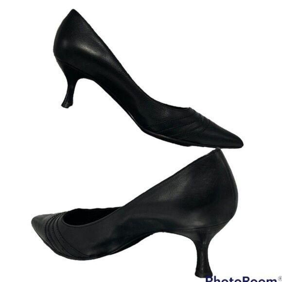 Vintage Salvatore Ferragamo Pointed Toe Kitten Heels - Picture 5 of 12